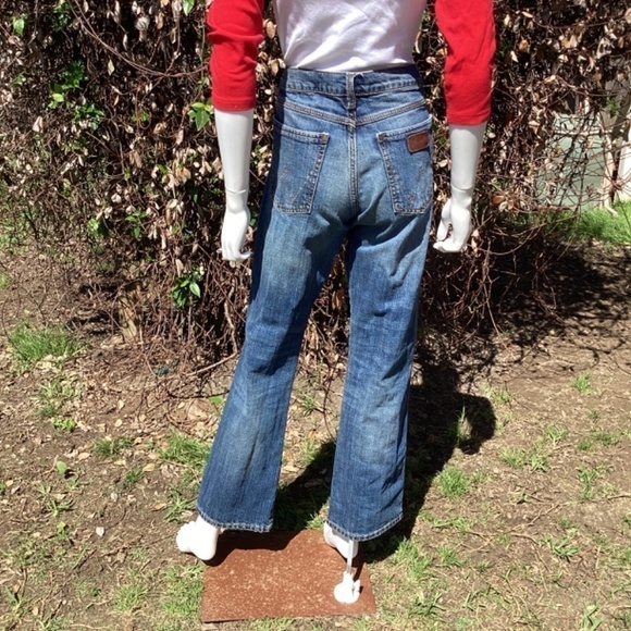 Wrangler Retro Relaxed Bootcut Factory Fading Whiskering Jeans - Picture 6 of 11